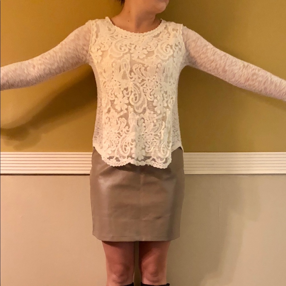 Lace detail cream sweater ❤️BOBO if you bundle❤️